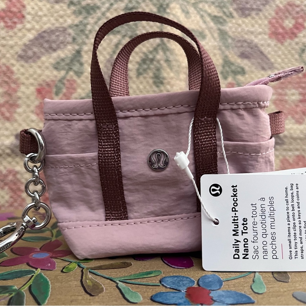 NWT lululemon Daily Multi-Pocket Nano - Picture 5 of 15